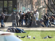NEWS - Coronavirus: Trotz Kontaktverbot: Viele Obdachlose und Drogenabhängige vor der Drogenkonsumstelle Drob Inn in Hamburg