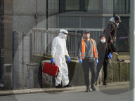 NEWS - Coronavirus: Trotz Kontaktverbot: Viele Obdachlose und Drogenabhängige vor der Drogenkonsumstelle Drob Inn in Hamburg