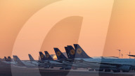 NEWS - Coronavirus:  Flugzeuge der Lufthansa stehen am Boden in Frankfurt