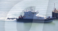 NEWS -  Grossbritannien: Migranten werden im Hafen von Dover an Land gebracht