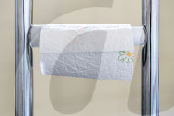 FEATURE - Corona-Krise: Das neue Gold? Eine fast leere Toilettenpapierrolle