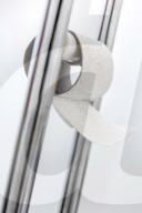 FEATURE - Corona-Krise: Das neue Gold? Eine fast leere Toilettenpapierrolle
