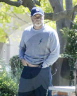 PREMIUM EXCLUSIVE Liev Schreiber reaaranging himself