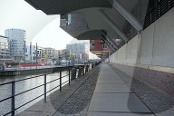 NEWS - Coronavirus: Hafencity in Hamburg wirkt wie eine Geisterstadt