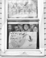 NEWS - Coronavirus: 'Words At The Window: Social Isolation And The Coronavirus', Portrait Projekt