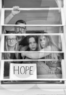 NEWS - Coronavirus: 'Words At The Window: Social Isolation And The Coronavirus', Portrait Projekt