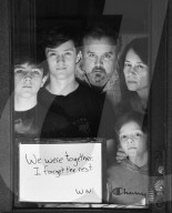 NEWS - Coronavirus: 'Words At The Window: Social Isolation And The Coronavirus', Portrait Projekt