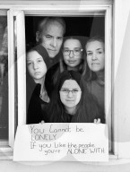 NEWS - Coronavirus: 'Words At The Window: Social Isolation And The Coronavirus', Portrait Projekt