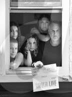 NEWS - Coronavirus: 'Words At The Window: Social Isolation And The Coronavirus', Portrait Projekt