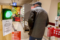 NEWS - Coronavirus:  Mit Ampel-System: Ein Supermart in Utrecht 