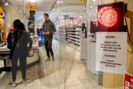 NEWS - Coronavirus:  Mit Ampel-System: Ein Supermart in Utrecht 