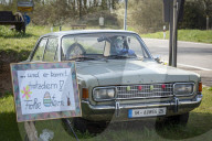 FEATURE - Der Osterhase kommt auch in der Krise