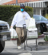 PREMIUM EXCLUSIVE Pete Wentz Is Taking Precautions Against The Coronavirus