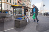 NEWS - Coronavirus: Lebensmittel für Bedürftige auf der Piazza Alberone in Rom