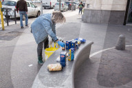 NEWS - Coronavirus: Lebensmittel für Bedürftige auf der Piazza Alberone in Rom