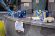 NEWS - Coronavirus: Lebensmittel für Bedürftige auf der Piazza Alberone in Rom