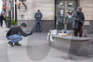 NEWS - Coronavirus: Lebensmittel für Bedürftige auf der Piazza Alberone in Rom