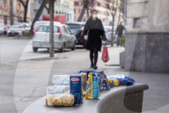 NEWS - Coronavirus: Lebensmittel für Bedürftige auf der Piazza Alberone in Rom