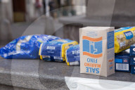 NEWS - Coronavirus: Lebensmittel für Bedürftige auf der Piazza Alberone in Rom