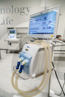 NEWS - Coronavirus: Alte und neue Beatmungsgeräte der der Firma Dräger werden auf Funktionstüchtigkeit geprüft