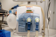 NEWS - Coronavirus: Alte und neue Beatmungsgeräte der der Firma Dräger werden auf Funktionstüchtigkeit geprüft