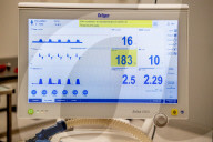 NEWS - Coronavirus: Alte und neue Beatmungsgeräte der der Firma Dräger werden auf Funktionstüchtigkeit geprüft