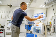 NEWS - Coronavirus: Alte und neue Beatmungsgeräte der der Firma Dräger werden auf Funktionstüchtigkeit geprüft