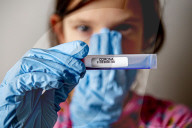 NEWS - Coronavirus: Symbolbilder Geld und Coronakrise