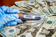 NEWS - Coronavirus: Symbolbilder Geld und Coronakrise