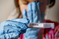 NEWS - Coronavirus: Symbolbilder Geld und Coronakrise