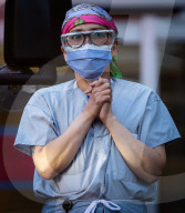 NEWS - Coronavirus: Gesundheitspersonal des St. Paul's Hospital in Vancouver würdigt Applaus