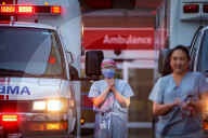 NEWS - Coronavirus: Gesundheitspersonal des St. Paul's Hospital in Vancouver würdigt Applaus