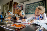 NEWS - Coronavirus: Familie im gemeinsamen Homeoffice