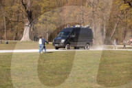 NEWS - Coronavirus: Frühling in München - Polizei im Englischen Garten