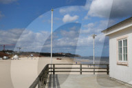 NEWS - Coronavirus: Fast leeres Seebad Ahlbeck an der Ostsee