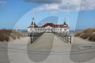 NEWS - Coronavirus: Fast leeres Seebad Ahlbeck an der Ostsee