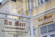 NEWS - Coronavirus: Fast leeres Seebad Ahlbeck an der Ostsee