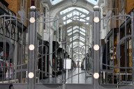 NEWS - Coronavirus: Geschlossene Luxus-Shops und Hotels in London