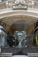 NEWS - Coronavirus: Geschlossene Luxus-Shops und Hotels in London