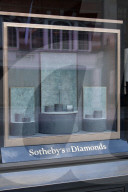 NEWS - Coronavirus: Geschlossene Luxus-Shops und Hotels in London