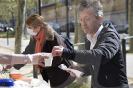 NEWS - Coronavirus: Lebensmittelverteilung durch Caritas-Frankreich in Paris