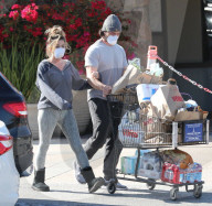 PREMIUM EXCLUSIVE DeniseRichards loading on toilet paper amid corona virus crisis
