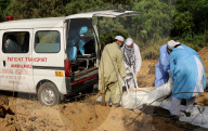 NEWS - Coronavirus: Beerdigung von Opfern in Indien, die am Coronavirus gestorben sind