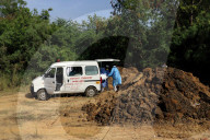 NEWS - Coronavirus: Beerdigung von Opfern in Indien, die am Coronavirus gestorben sind