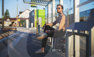 FEATURE - Koffer verwandelt sich in einen Roller