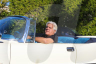 EXKLUSIV - Wird bald 70: Jay Leno fŠhrt sein Vintage-Cabrio aus