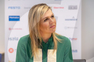 ROYALS - Königin Maxima besucht das Technologieunternehmen Demcon in Enschede