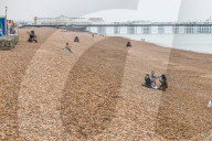 NEWS - Coronavirus:  Leerer Strand und Promenade in Brighton 