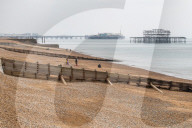 NEWS - Coronavirus:  Leerer Strand und Promenade in Brighton 