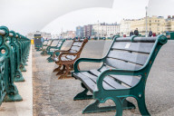 NEWS - Coronavirus:  Leerer Strand und Promenade in Brighton 